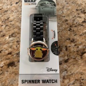 NIB Disney Star Wars Mandalorian Baby Yoda Spinner Watch